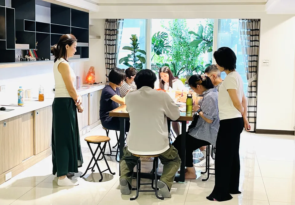 生活心第一期參與者圍桌書寫與交流