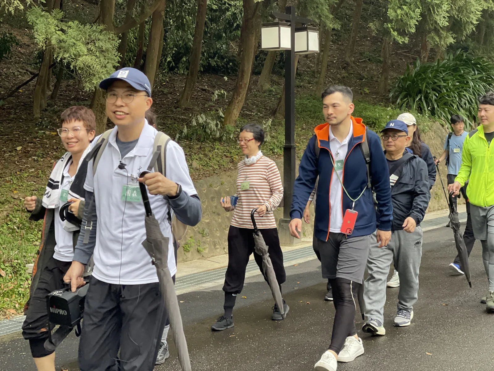 養生營學員走入麻布山林後山步道