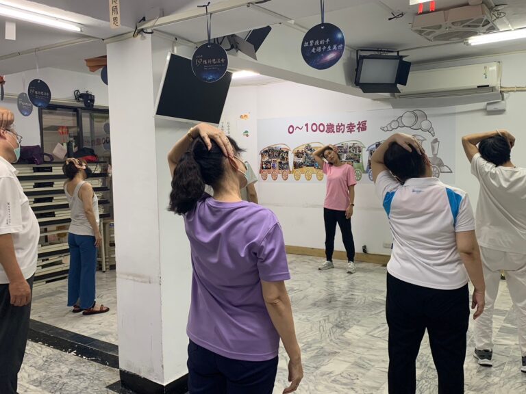 LINE_ALBUM_20231025福智巷弄長照站課程_2310313